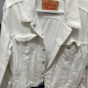 Lightly Used Men’s Levi Off white Jean jacket SZ L